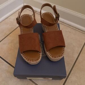 Universal Thread Women’s Platform Sandals